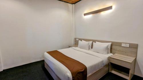 Standard Double Room with Shared Bathroom