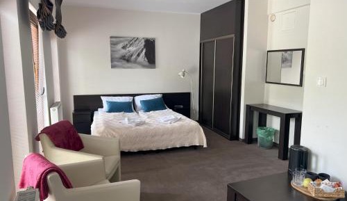 Room #1441292708