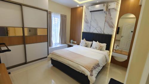 Three-Bedroom Premium Apartment with Balcony