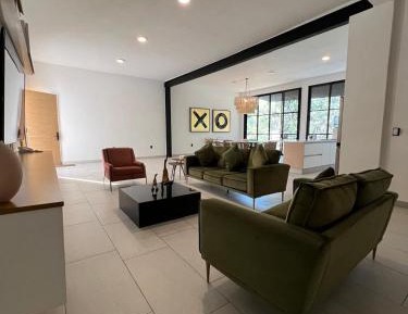 Three-Bedroom Deluxe Apartment