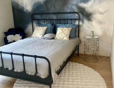 Classic One-Bedroom Apartment with King Bed