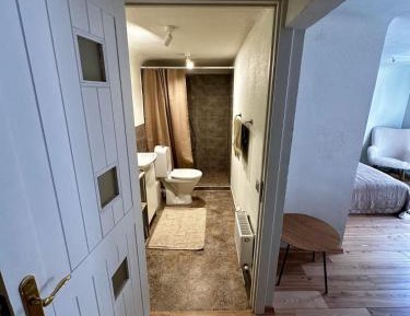 Classic One-Bedroom Apartment with King Bed