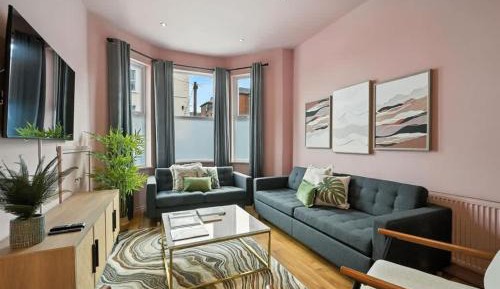 Four-Bedroom Deluxe Apartment
