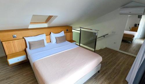 Deluxe Double Room with Balcony and Sea View