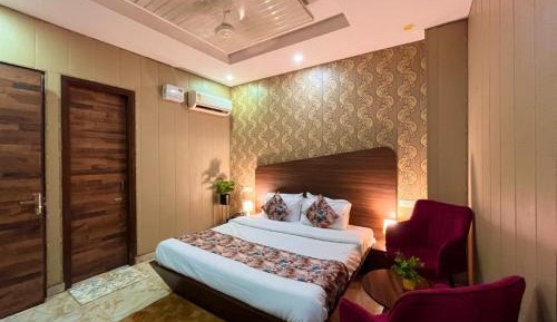 Deluxe Queen Room