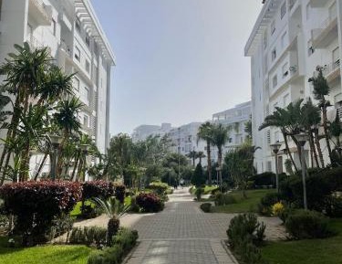 Apartment with Mountain View