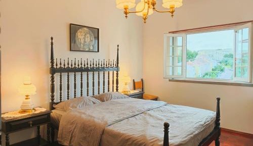 Standard Double Room with Shared Bathroom