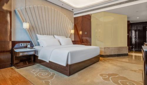 Deluxe Room (2 Adults + 1 Child)