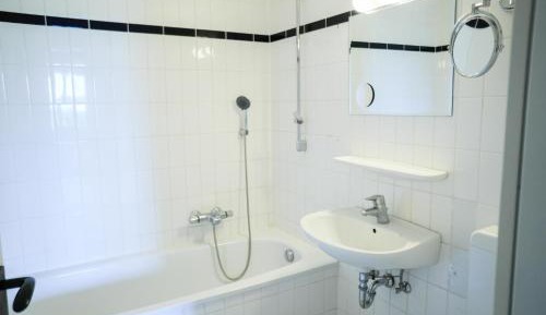 Economy Triple Room with Shared Bathroom