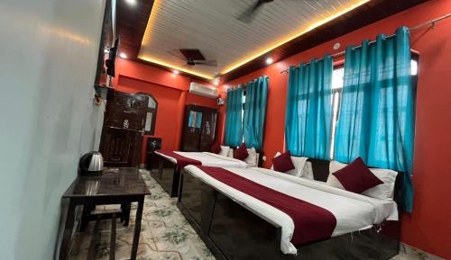 Deluxe Family Room