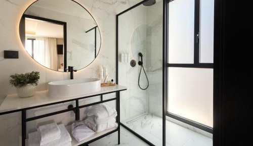 Superior Twin Room with City View