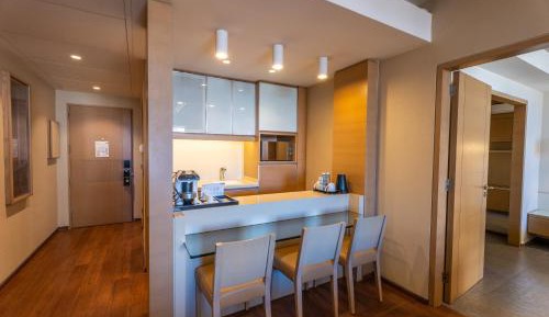 Deluxe One-Bedroom Suite with Balcony