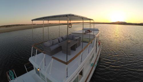 Boat House (2 adults + 2 children)