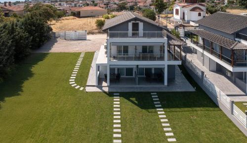 One-Bedroom Apartment with Garden
