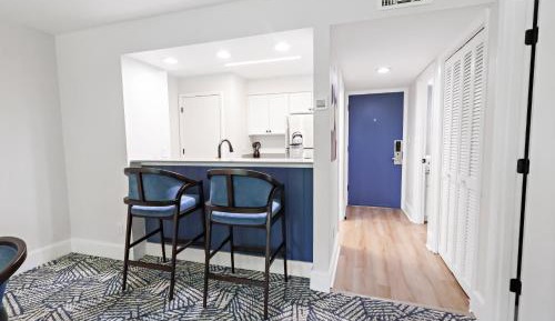 Renovated One Bedroom Suite - Two Queen Beds