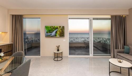 Deluxe Family Suite