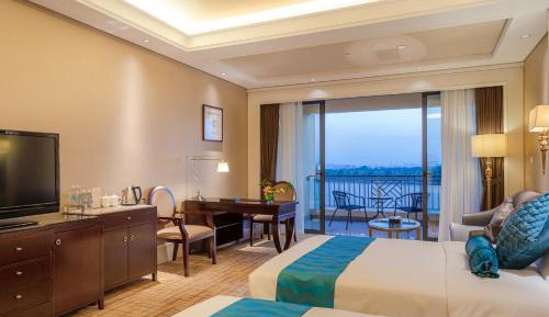 Deluxe King or Twin Room with Lake View