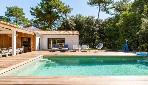 Villa with Garden View