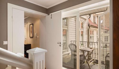 Three-Bedroom Deluxe Apartment