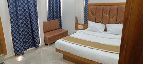 Deluxe Double Room (1 adult + 2 children)