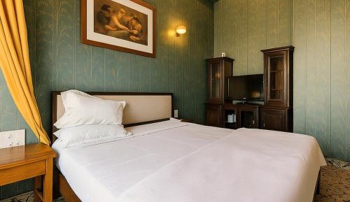 King Suite with Spa Bath
