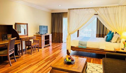 Executive King Room Pool View