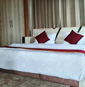 Suite with Mountain View