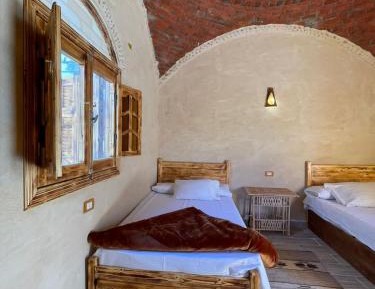 Deluxe Room (2 Adults + 1 Child)