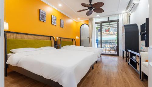 One-Bedroom Apartment with Balcony