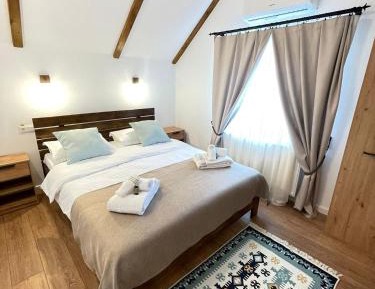 Apartment With Shared Bathroom