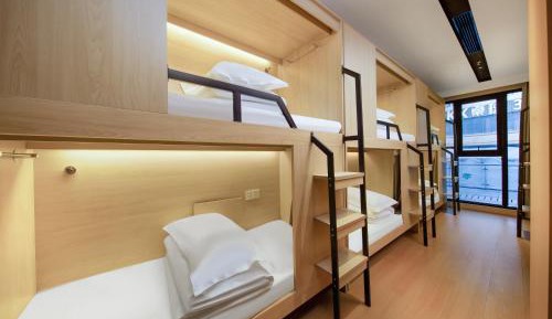 Single Bed in Male Dormitory Room with Shared Bathroom