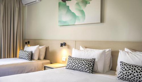 Studio Queen + Single