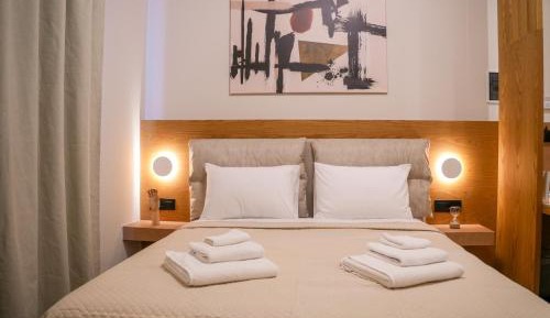 Deluxe Double Room (2 Adults + 1 Child)