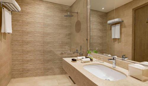 Deluxe Queen or Twin Beds with Sea View