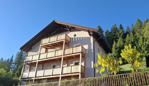 Apartment with Mountain View