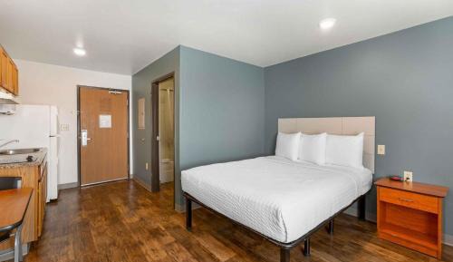 Standard Queen Room - Non Smoking