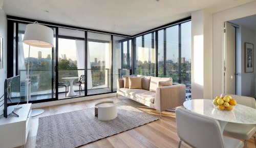 One-Bedroom Apartment with View