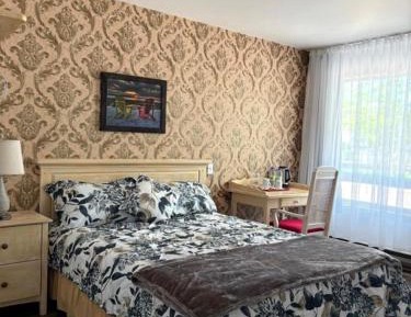 Deluxe Suite with Spa Bath