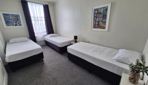 Basic Triple Room with Shared Bathroom