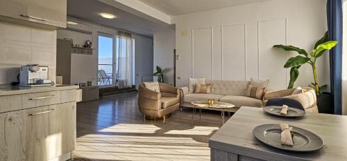 Deluxe One-Bedroom Apartment