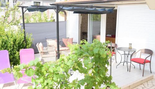 Apartment with Garden View