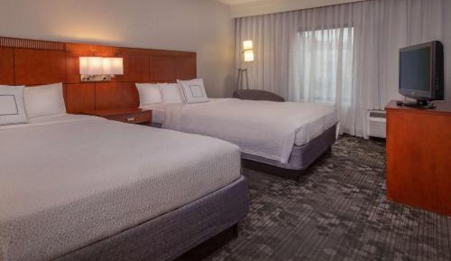 One-Bedroom Suite Two Queens with Sofa bed - Hearing Accessible