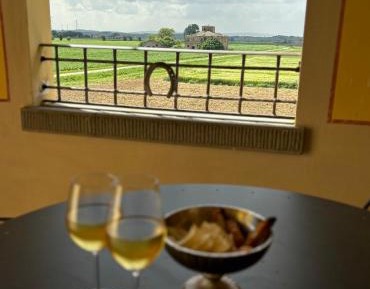  Two -Bedroom Apartment (2 Adults + 2 Children) - Split Level