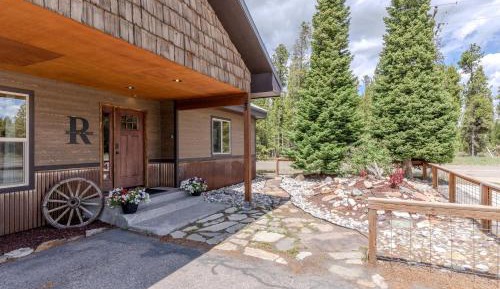 Three-Bedroom Holiday Home 