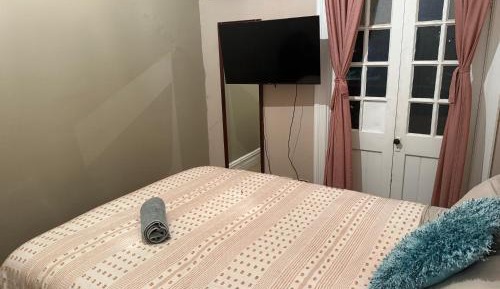 Queen Room with Shared Bathroom