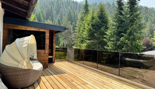 Two-Bedroom Apartment with Shower 