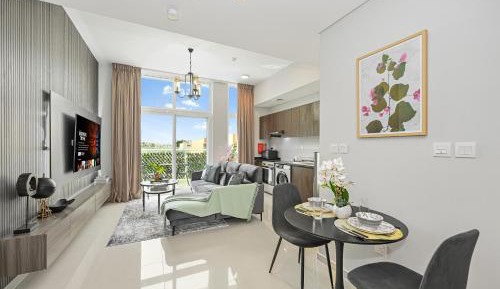 One-Bedroom Apartment with Balcony