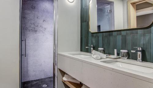 Superior Queen Room (2 adults)