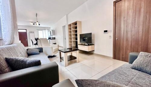 Apartment With Shared Bathroom