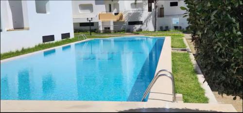 One-Bedroom Apartment with Pool View